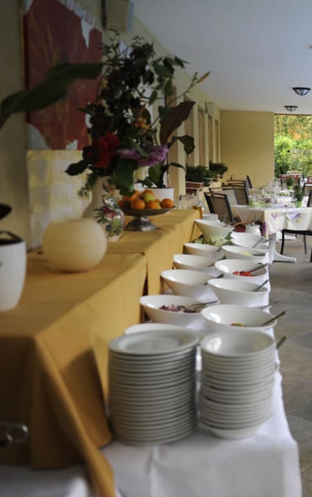 Salatbuffet am Abend auf Terrasse Hotel Aster