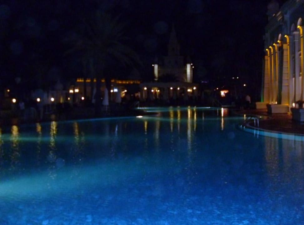 Pool vor dem Fulya Kamelya Aishen Club