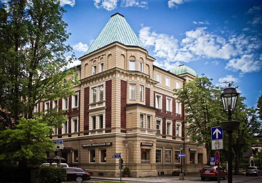 Außenansicht DEVA Parkhotel Traunstein