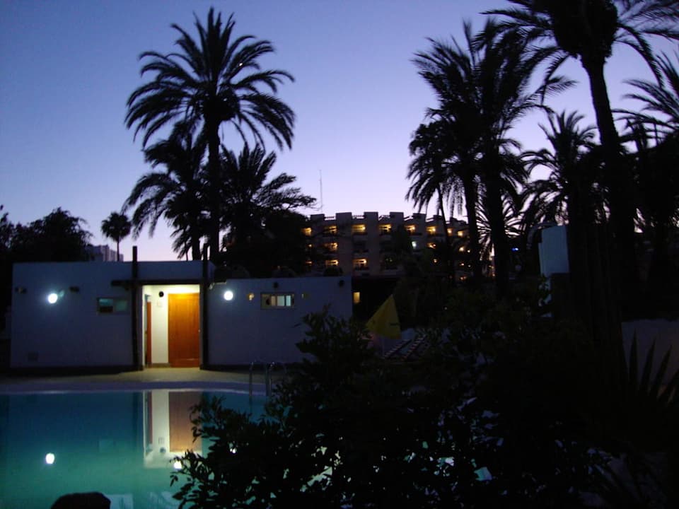 Blick zum Rondo bei Nacht HL Miraflor Suites Hotel