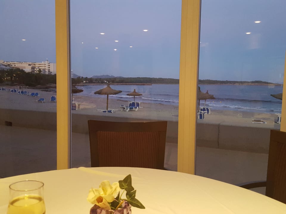 Ausblick beim Essen Hotel Club S'Illot