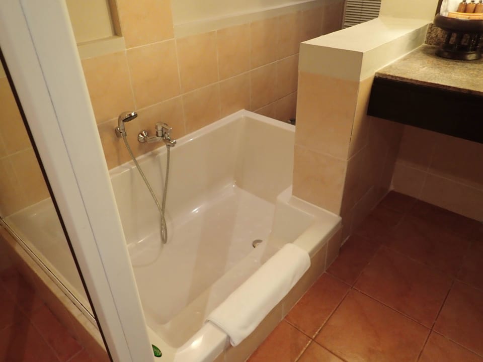 Badewanne im Zimmer Khao Lak Merlin Resort
