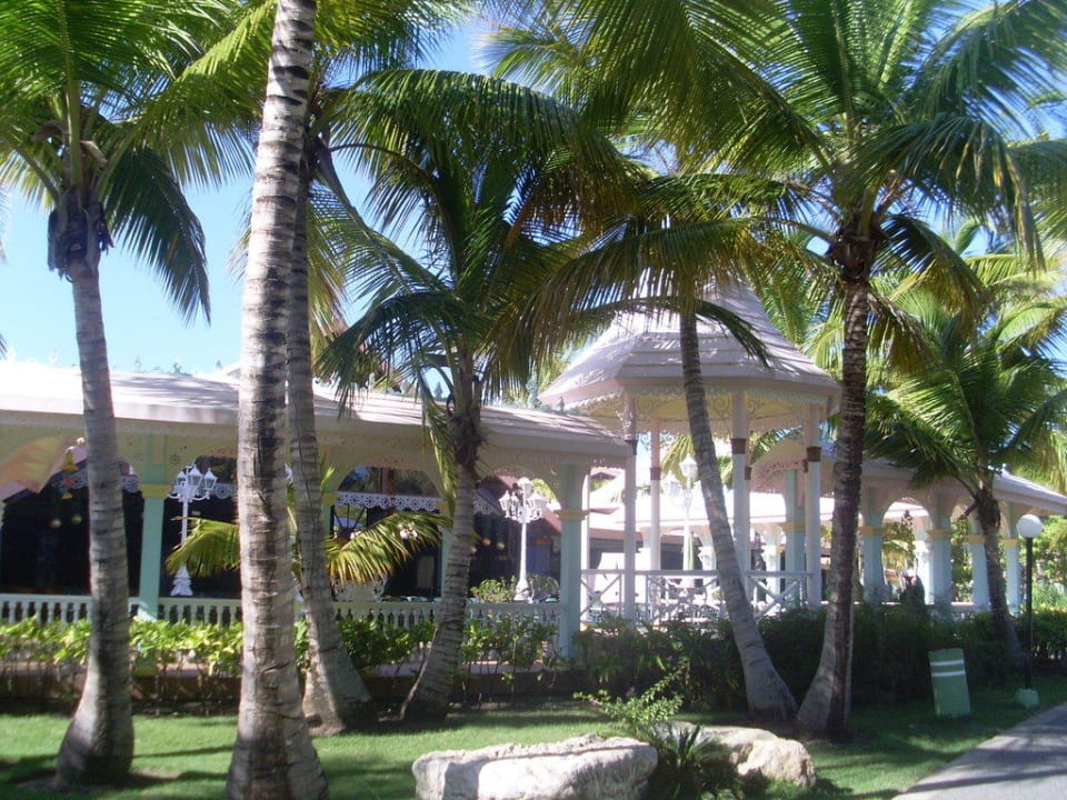 Pavillion vor der Showbühne Playabachata Hotel