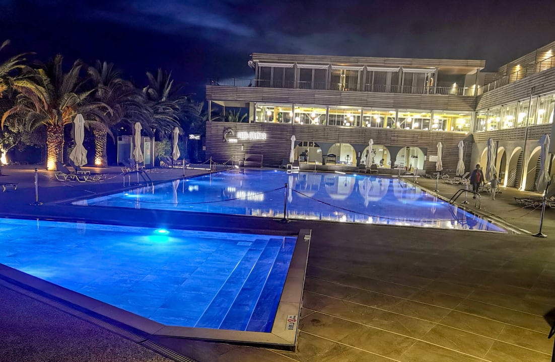 Pool Blue Dolphin Resort Hotel