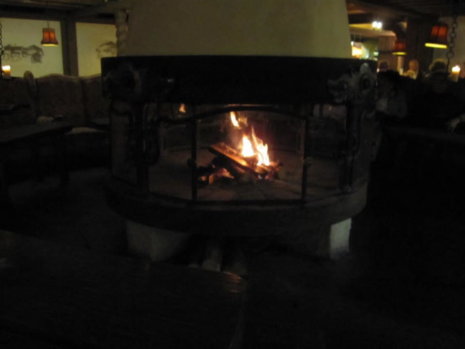 Kaminfeuer am Abend Berghotel Tirol