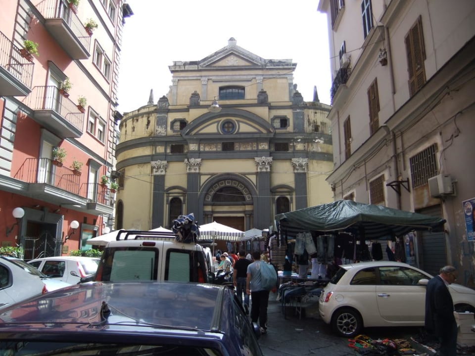 "Markt" vor dem Hotel Hotel San Pietro