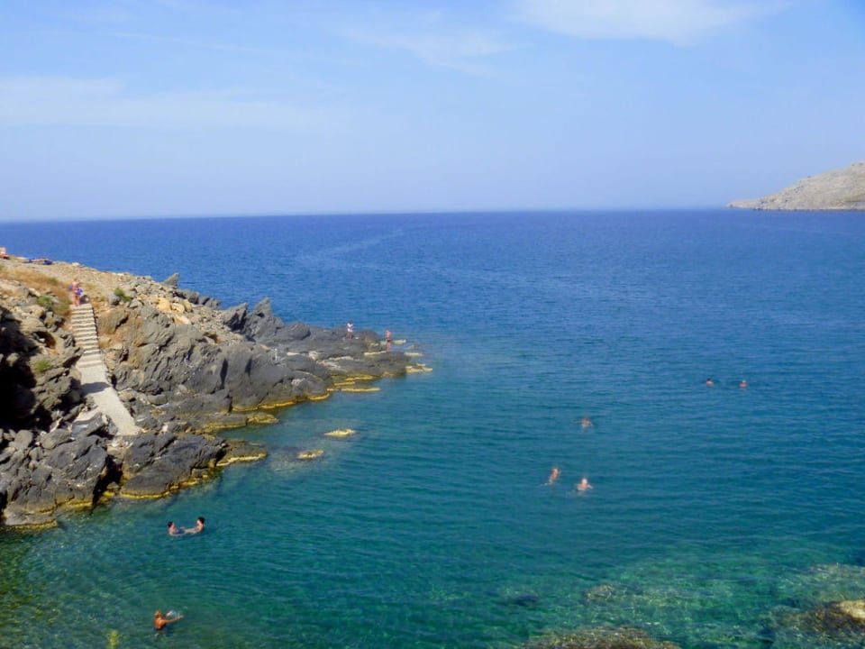 Бухта, в которой находится пляж отеля Lindos Royal Resort