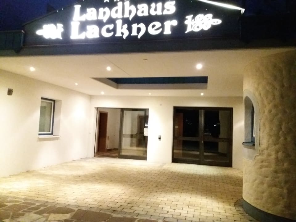 Außenansicht Schlosshotel Lacknerhof