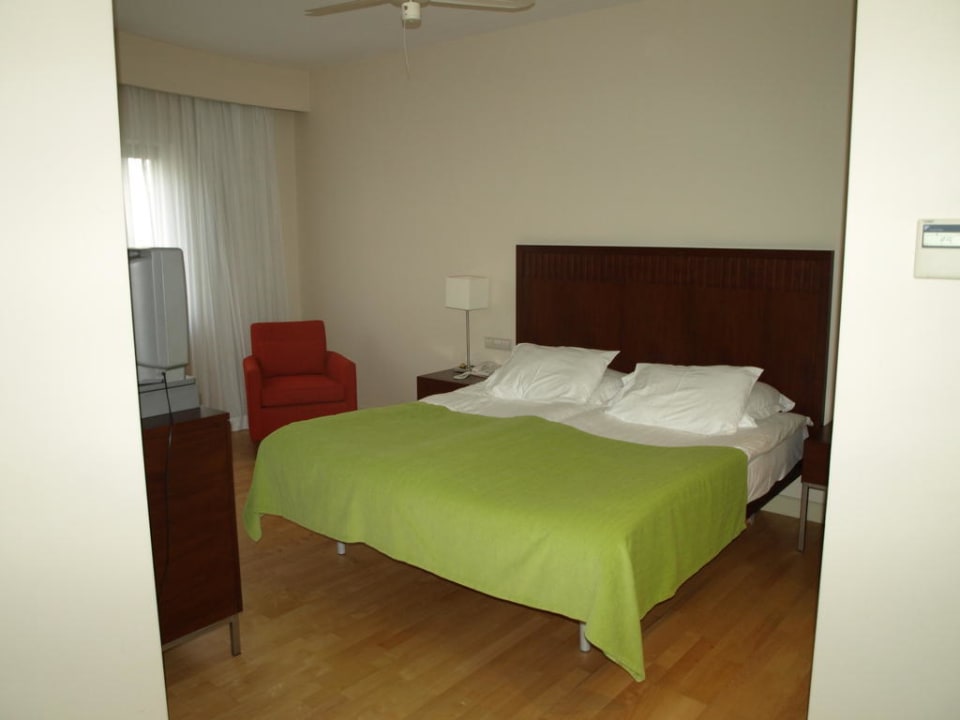 Bett Lara Barut Collection