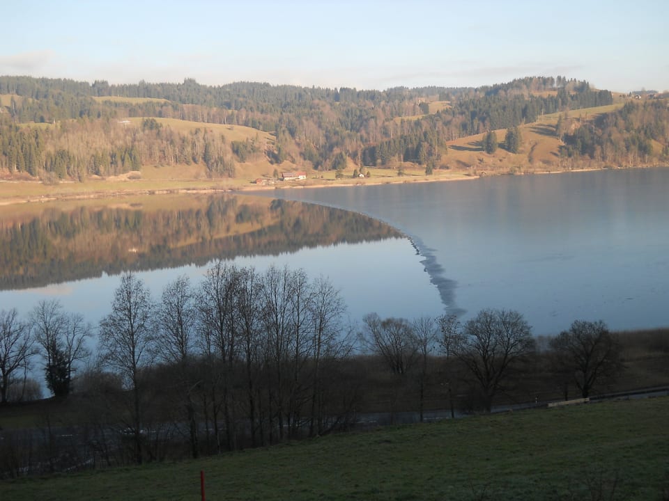 BLick vom Wohnzimmer erste Etage auf den See Landhaus Sinz über'm See