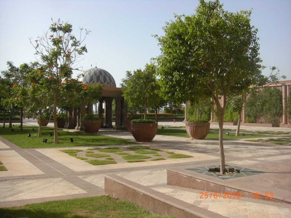Gepflegte Gartenanalage Emirates Palace Mandarin Oriental
