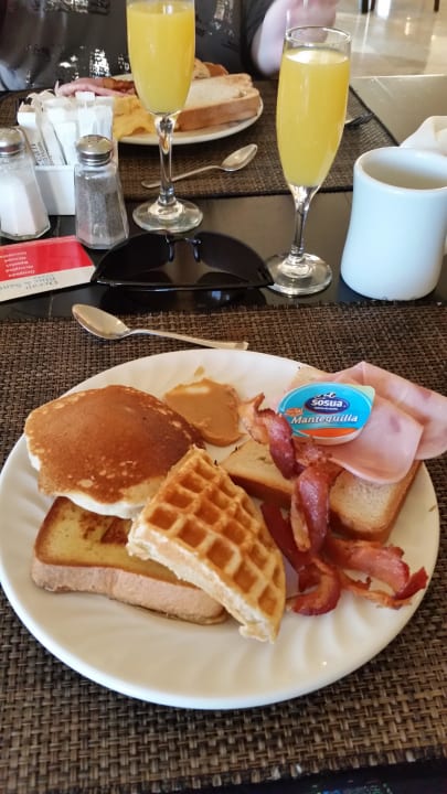 Nur etwas von dem reichhaltigen Frühstücksbuffet Ocean Blue & Sand