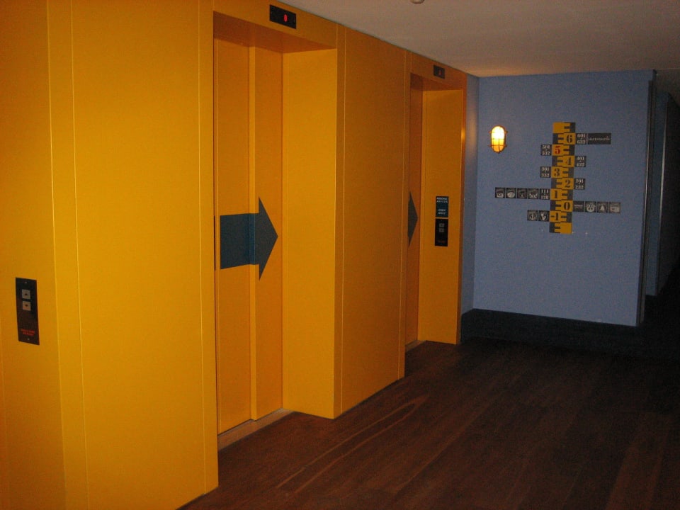 Flur vor dem Aufzug 25hours Hotel HafenCity