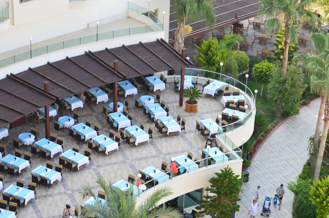 Frühstück auf der Terrasse Saphir Resort & Spa