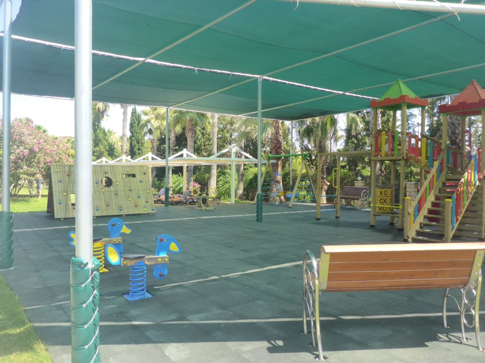 Kinderspielplatz Club Grand Side