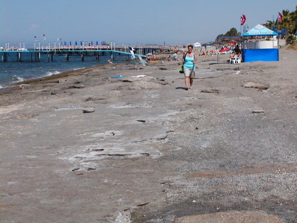 Angeblicher Sand/Kies Strand NoxInn Club