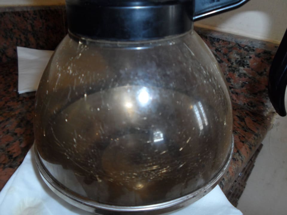 "Frischer Kaffee"  ecklig! Rohanou Beach Resort