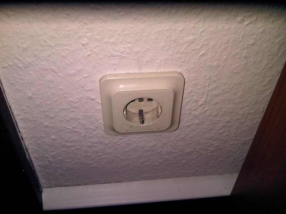 Zimmer 11 - Steckdose Hotel Residence am Hauptbahnhof