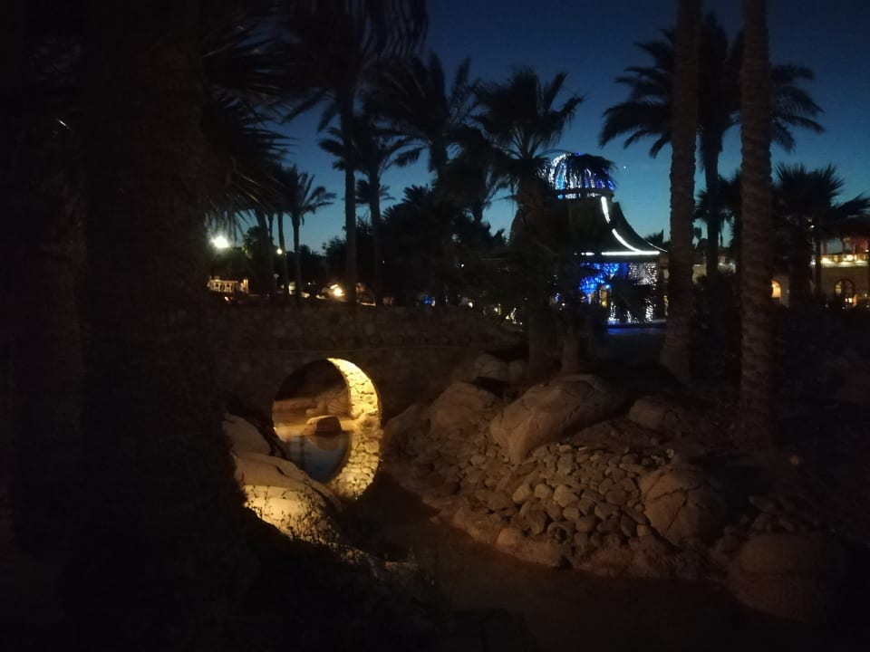 Gartenanlage Parrotel Beach Resort