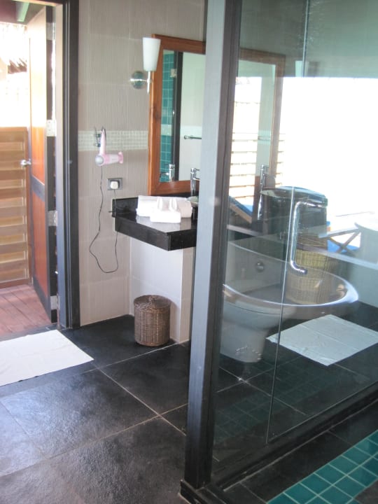 Badezimmer neuer Wasserbungalow Sun Siyam Vilu Reef