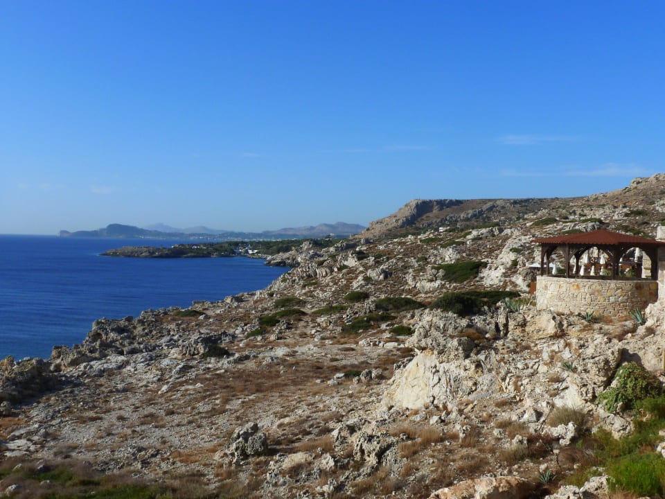 Von der Felsenküste der Hotelanlage Hotel Kalithea Horizon Royal