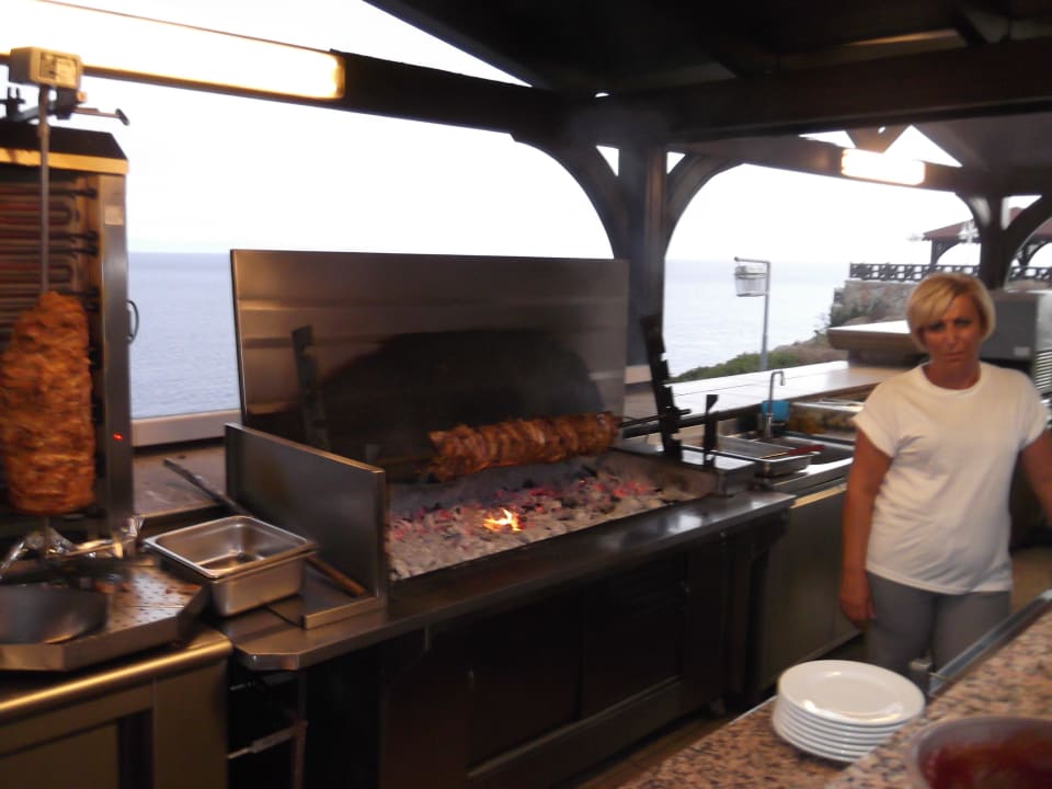 Der Grill im Freien Hotel Kalithea Horizon Royal
