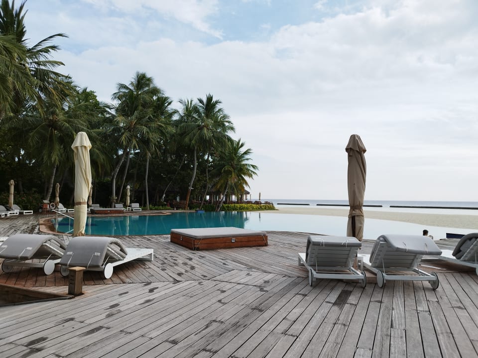 Pool Veligandu Maldives Resort Island