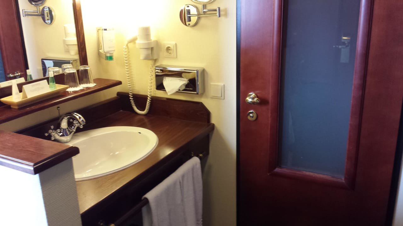 Tür zum Bad Hotel Donauwelle Linz