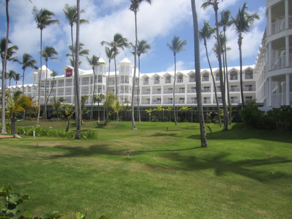 Blick vom Pool auf das Hotel Hotel Riu Palace Macao - Adults only