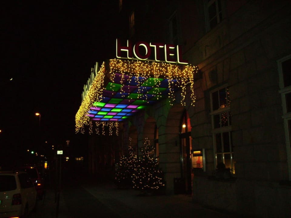 Eingang Mövenpick Hotel Berlin