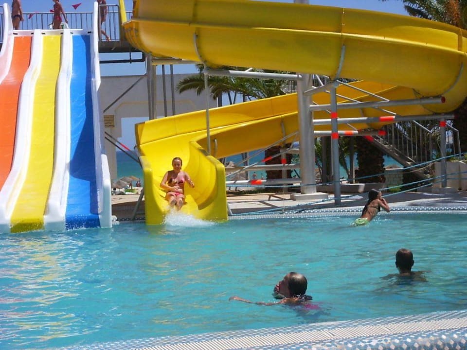 Badespass im Schwester--Hotel Hotel Sunnydays L'Albatros/Albatros