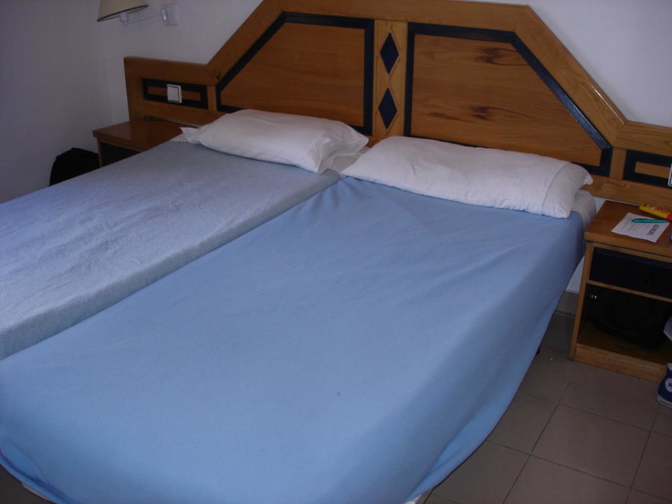 Schlafzimmer eines Doppelzimmers BLUESEA Costa Teguise Gardens