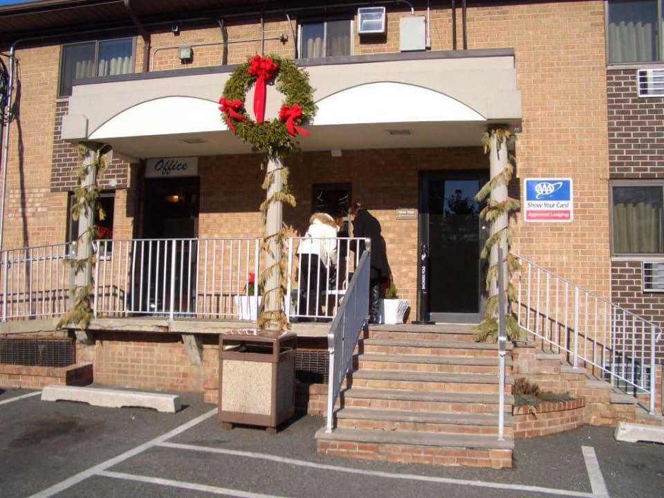 Eingang Innenhof Motel The Holland Hotel