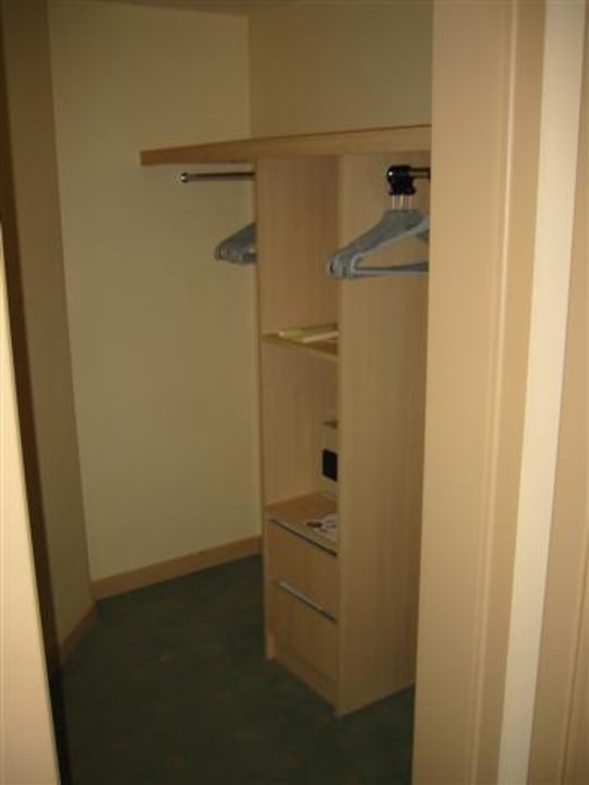 Kleiderschrank Selectum Family Resort Side