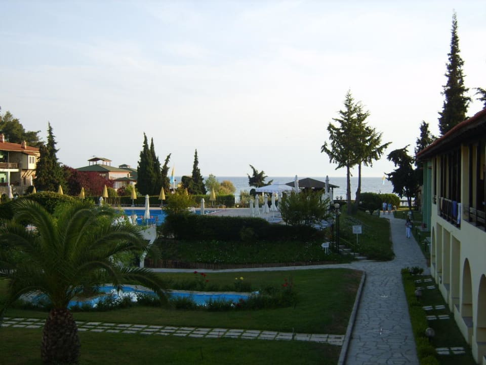 Blick zum Pool und Strand Simantro Resort