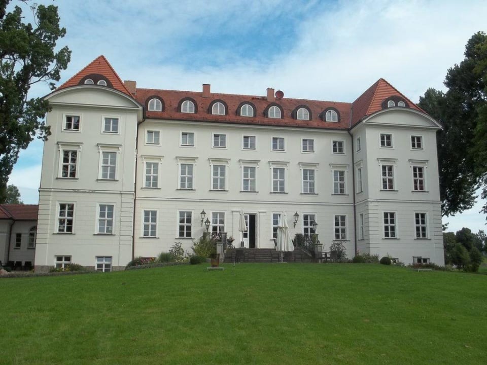 Schloss von Außen Hotel Schloß Wedendorf
