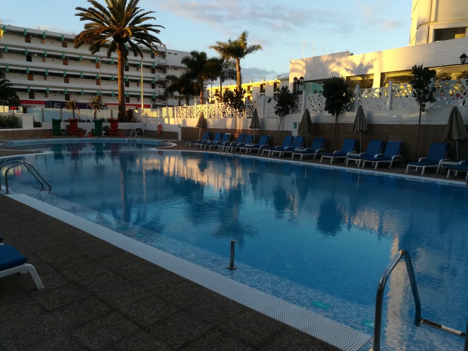 Pool Bull Escorial & Spa