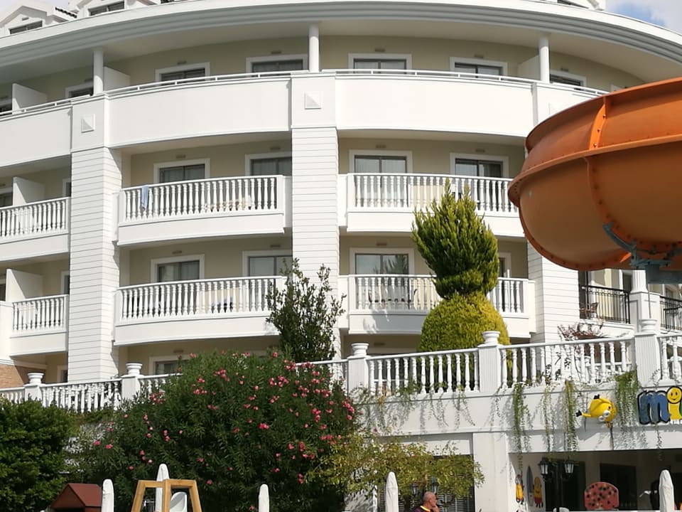 Außenansicht Alba Queen Hotel