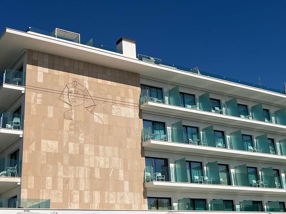 Außenansicht Hotel Luxor