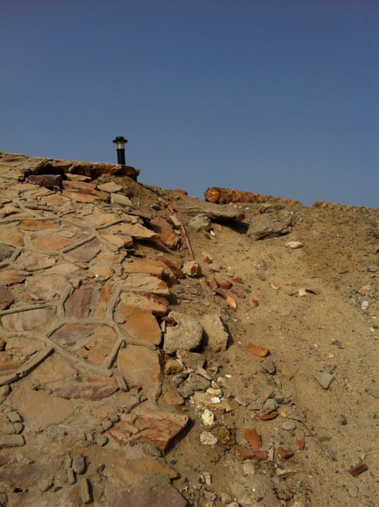 Hier war mal ein Weg Malikia Resort Abu Dabbab