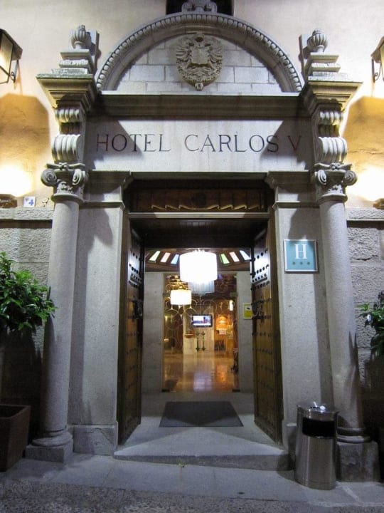 Entrance Hotel Carlos V