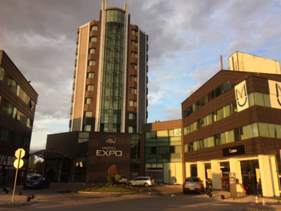 Widok od ulicy Hotel Expo Sofia
