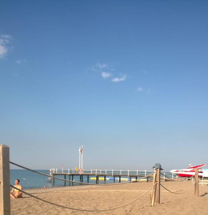 Теплый песочек пляжа Armas Life Belek