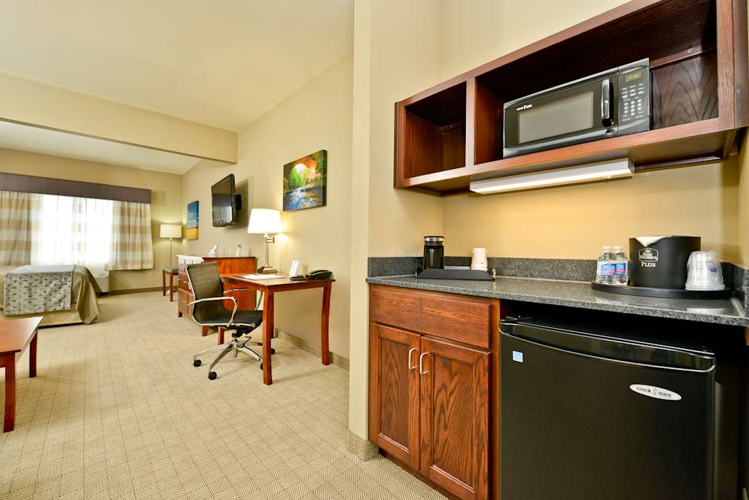 Zimmer Best Western Plus Green Mill Village Hotel & Suites