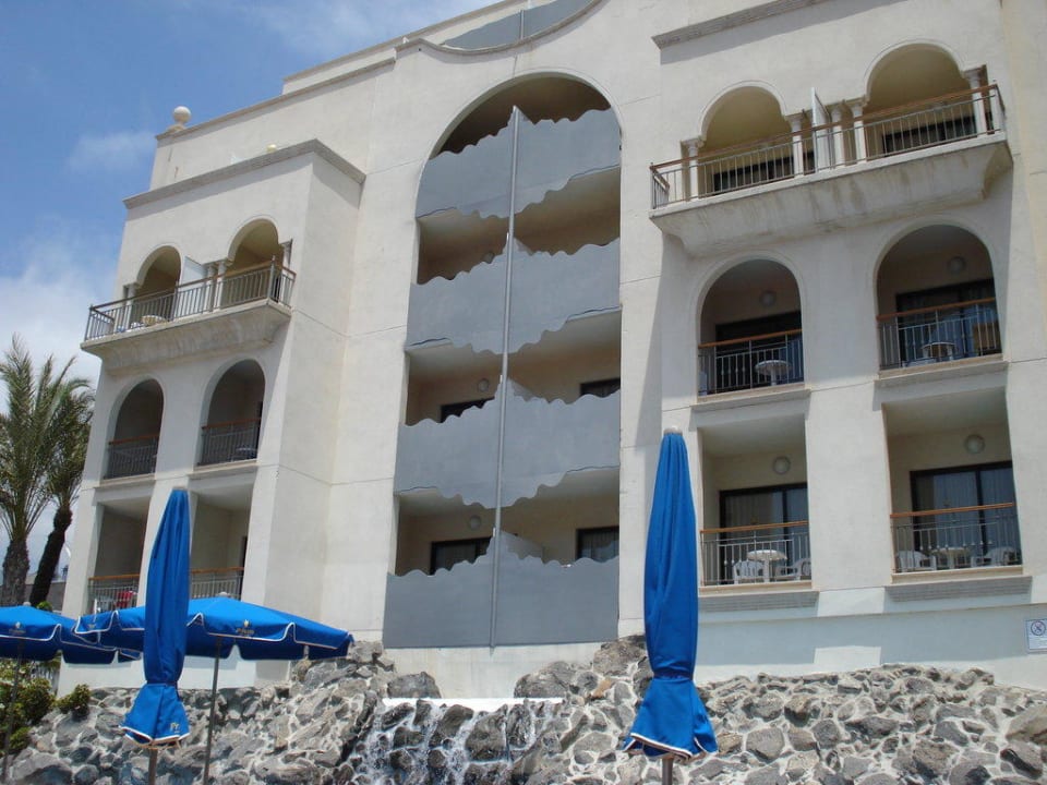 Blick vom kleinen Pool zum Haupthaus Princess Inspire Tenerife