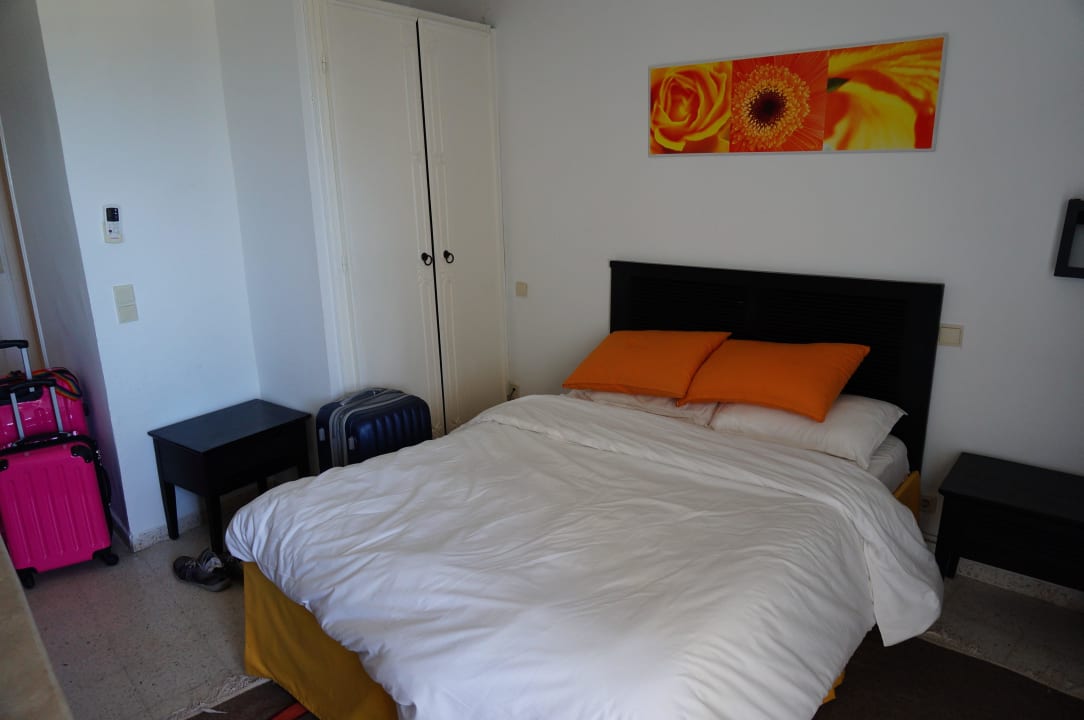 Kleines Bett...:-( nur 140 cm breit Hotel Club Tropicana & Spa