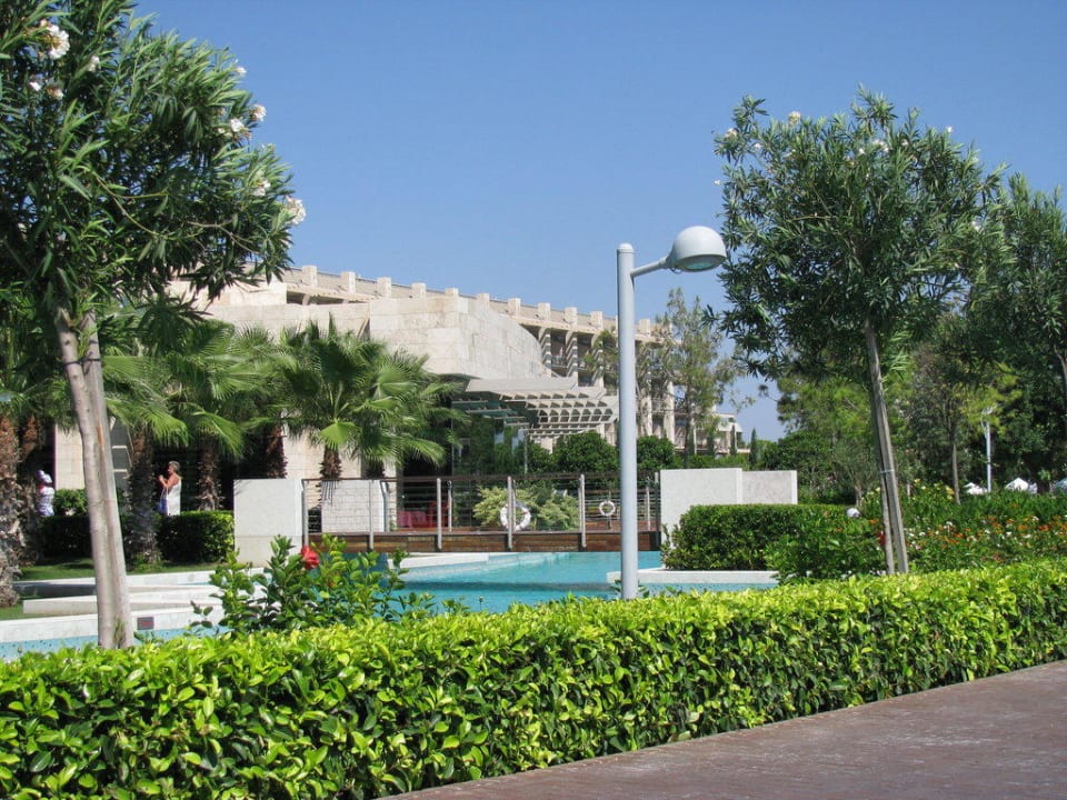 Viel Grün in der Gartenanlage Gloria Serenity Resort