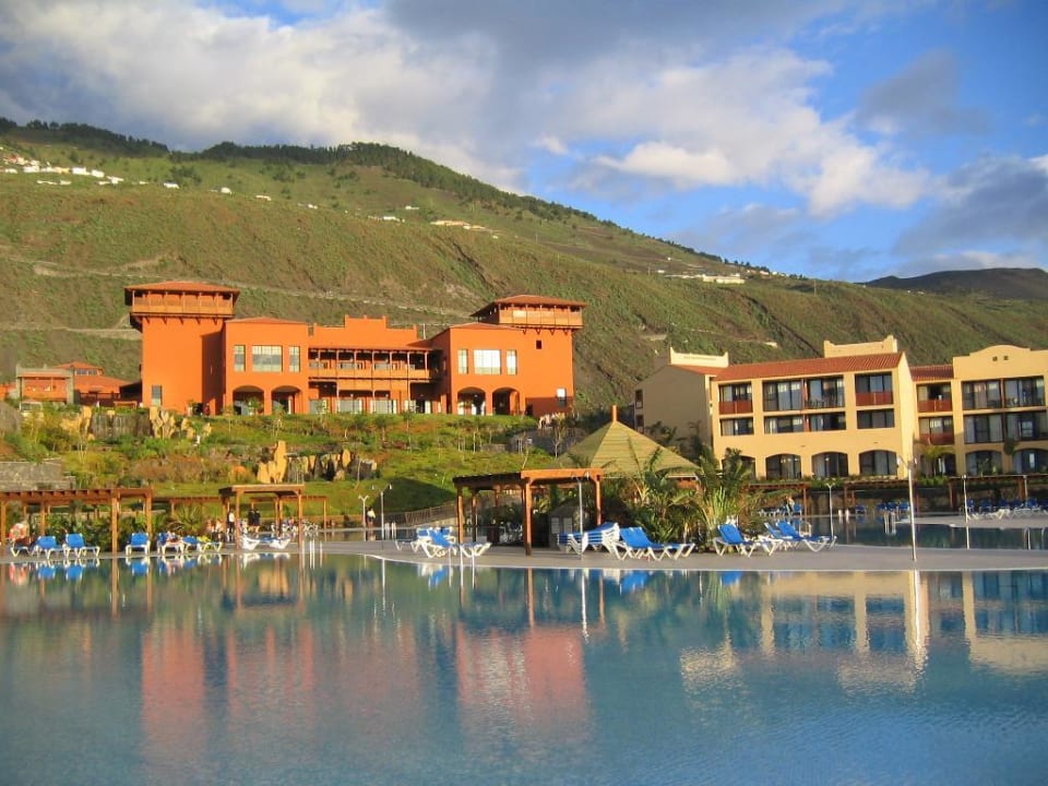 Pool mit Bergblick La Palma Princess