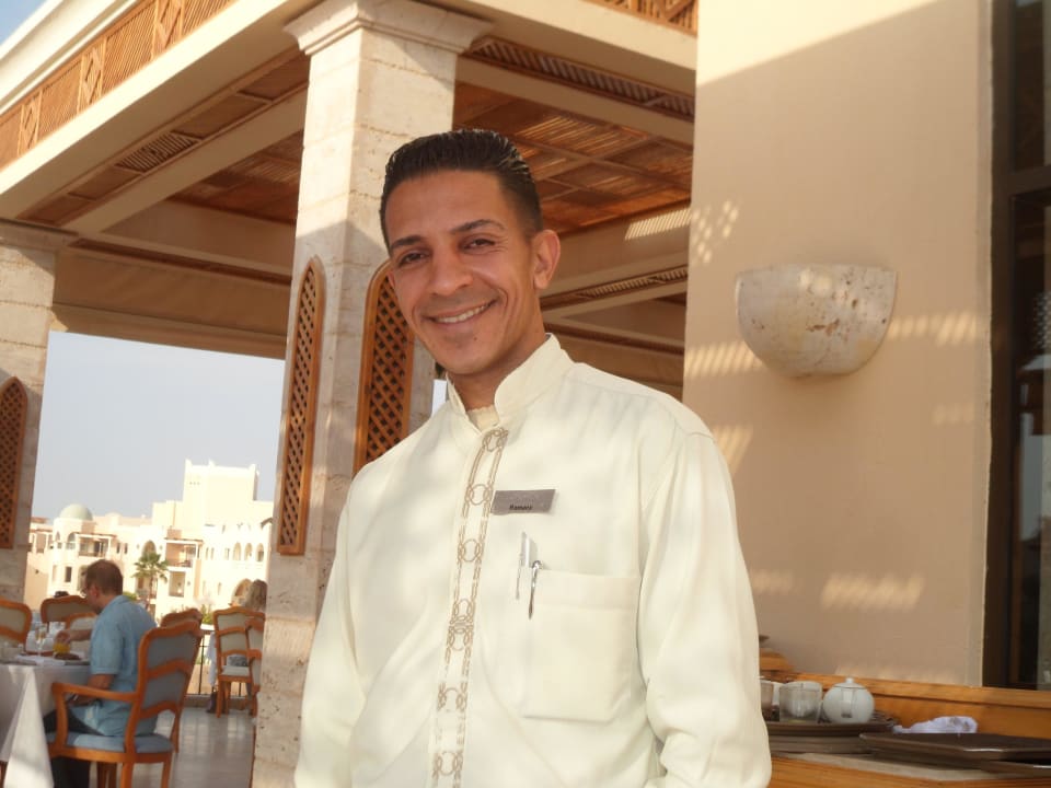 Romany auf der Frühstücksterrasse Hotel Kempinski Soma Bay