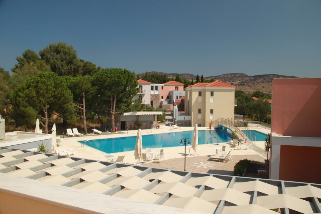 Aus der Perspektive des Haupthauses Hotel Theofilos Superior